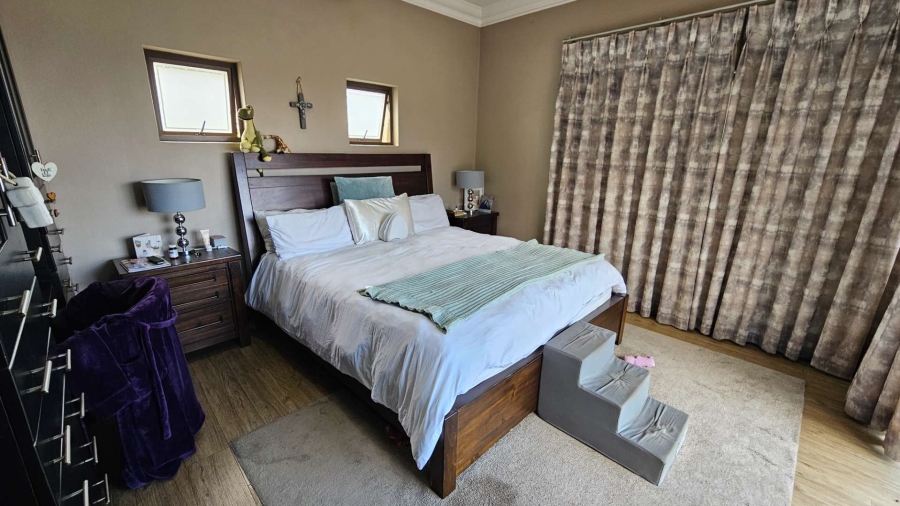 4 Bedroom Property for Sale in Birdwood Estate North West